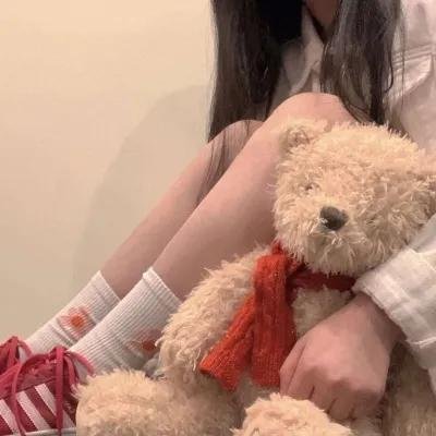 当红小花又出大瓜：与前任深夜同框，工作室紧急辟谣，短时间内